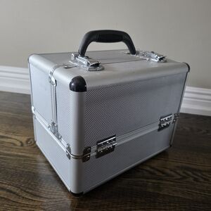 Makeup Train Case Lockable Cosmetic Organizer Jewelry Storage Box Silver